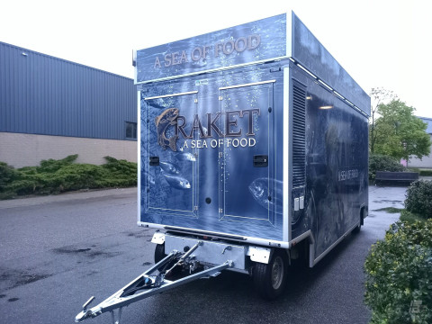 Vooraanzicht van een aanhangwagen voor vis